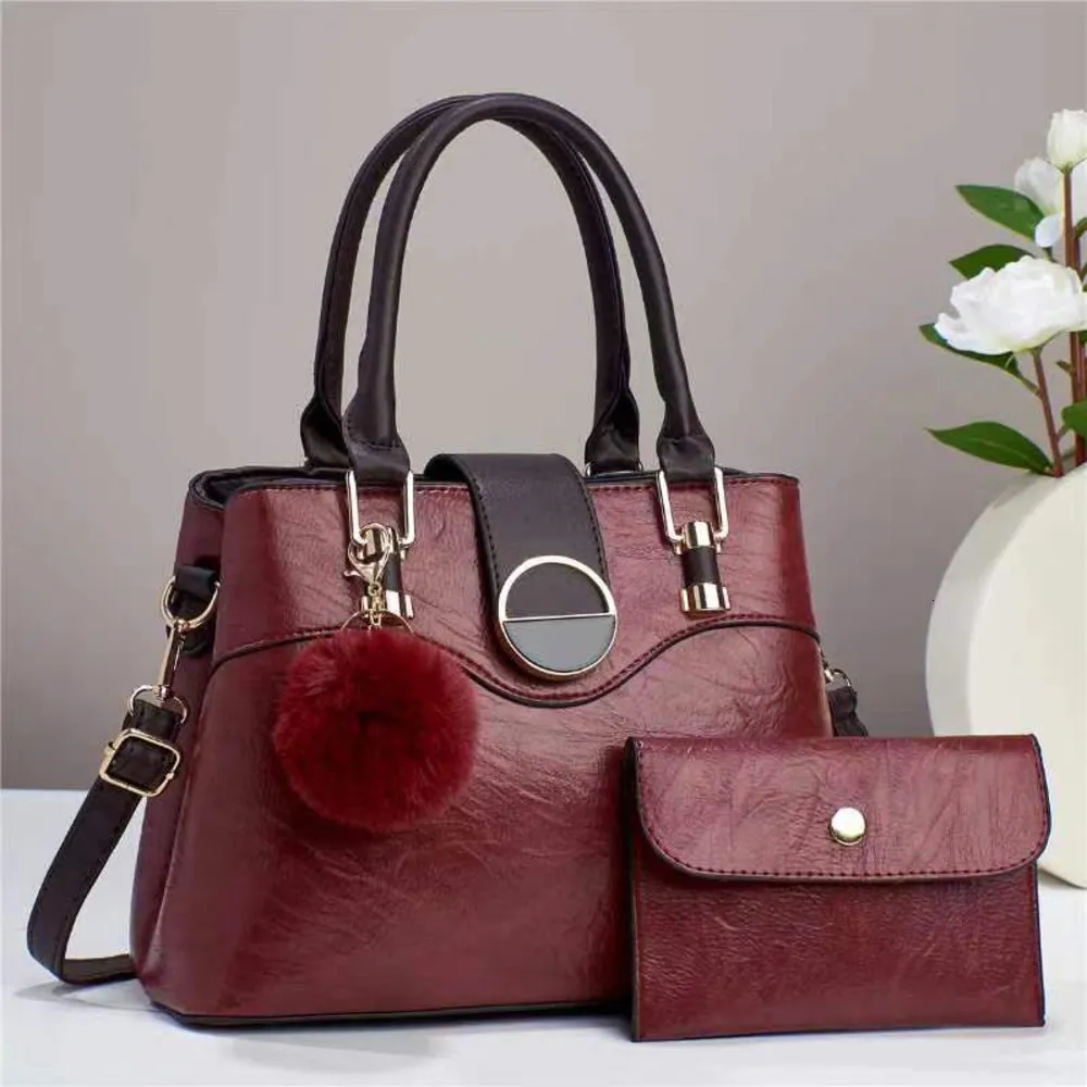 DHgate Elegant Leather Mom Bag with Large Capacity Stylish Multi Functional Tote for Modern Mothers Bags Luggage Accessories