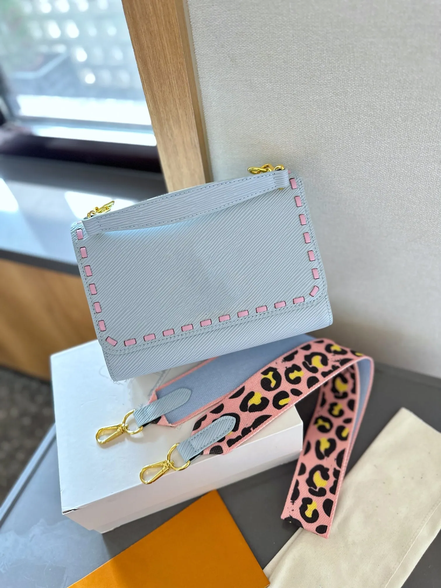 Stylish Denim Leather Shoulder Bag Leopard Print Handbag for Women,  Designer Twill Bag with Wide Strap Pockets, High Quality