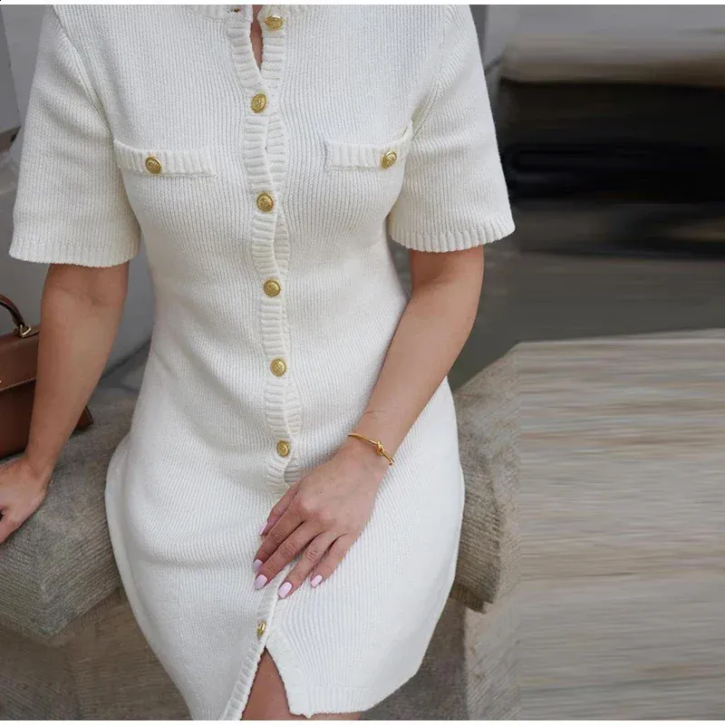 cream dress gold shoes L