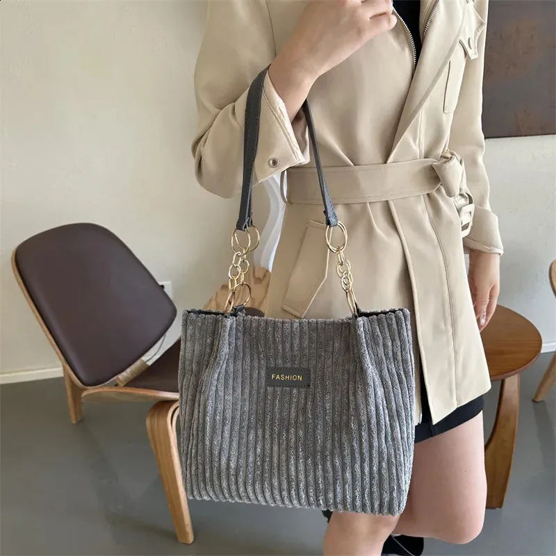 ショルダーバッグ・ポシェット Generous loose fit shopper bag 57 golji corduroy ivory 1_56fdd0f8-0b9e-4fd2-8563-