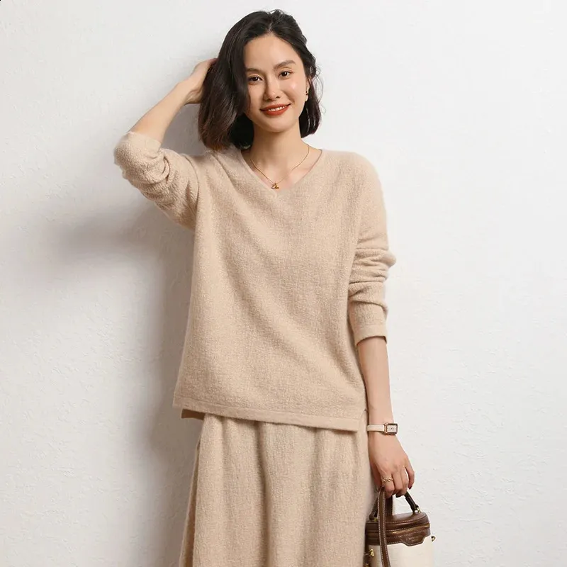 DHgate.com:Cozy V-Neck Knitted Cashmere Sweater with