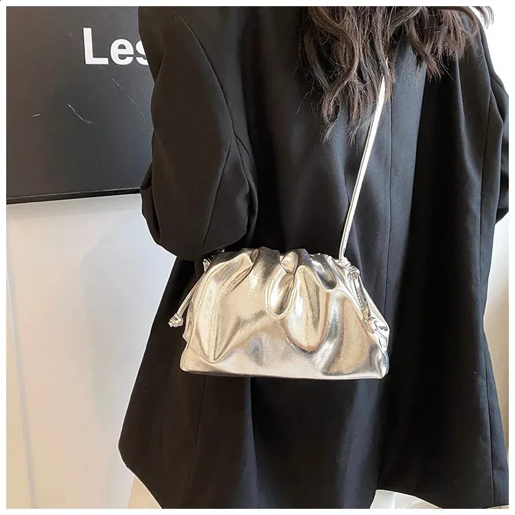 Wallet shoulder bag／ミニポーチ付／silver Wallet shoulder bag／ミニポーチ付／silver