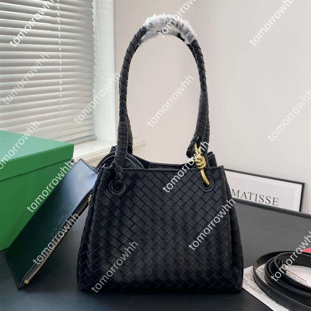 ハンドバッグ Parachute leather shoulder bag DHgate.com:Designer Handbag - Small Parachute Shoulder Bag