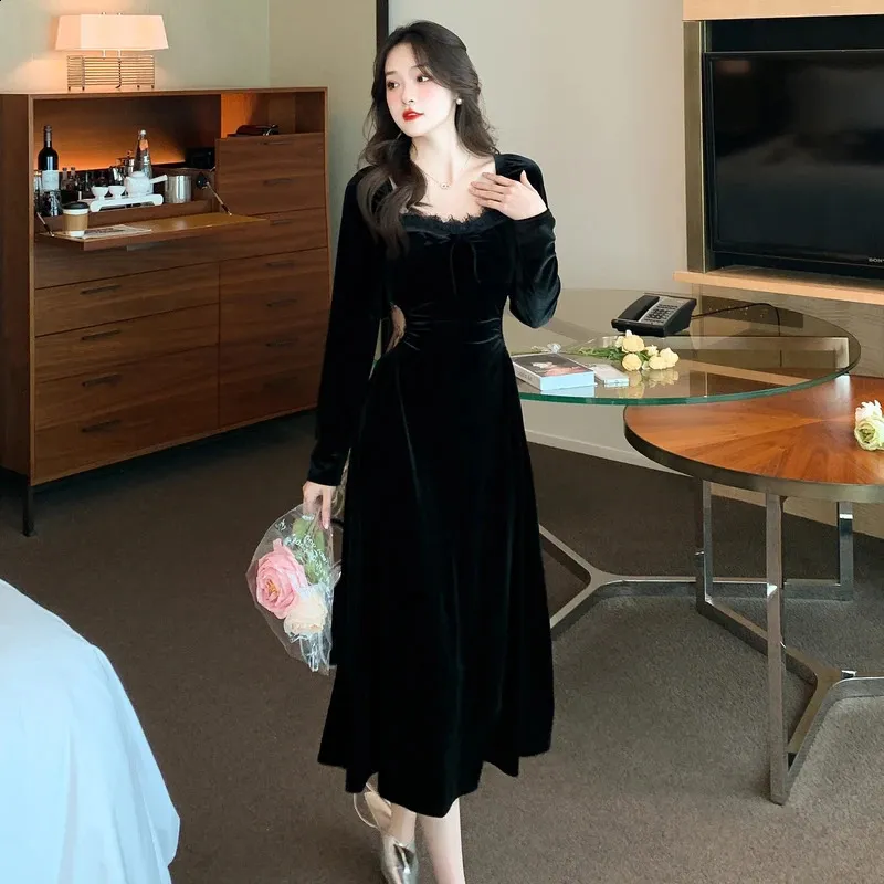 Vintage Black velvet Midi Dress for Women - Elegant Spring/Fall Fashion for Parties and Evenings (240816)