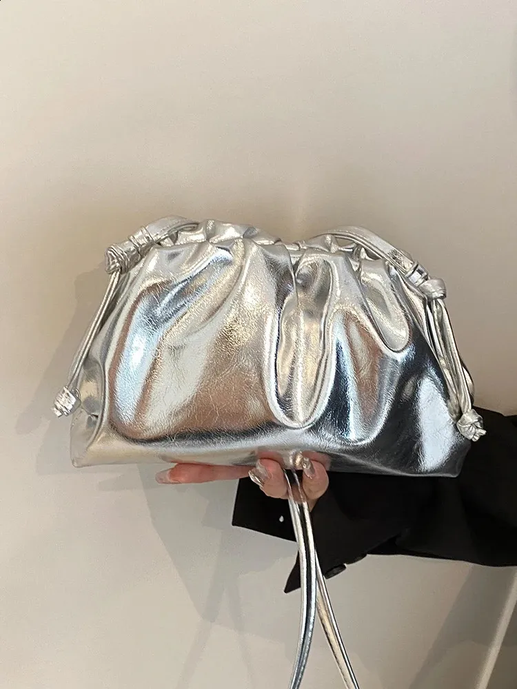 Chic Crossbody Messenger Handbag: Stylish Shoulder Bag