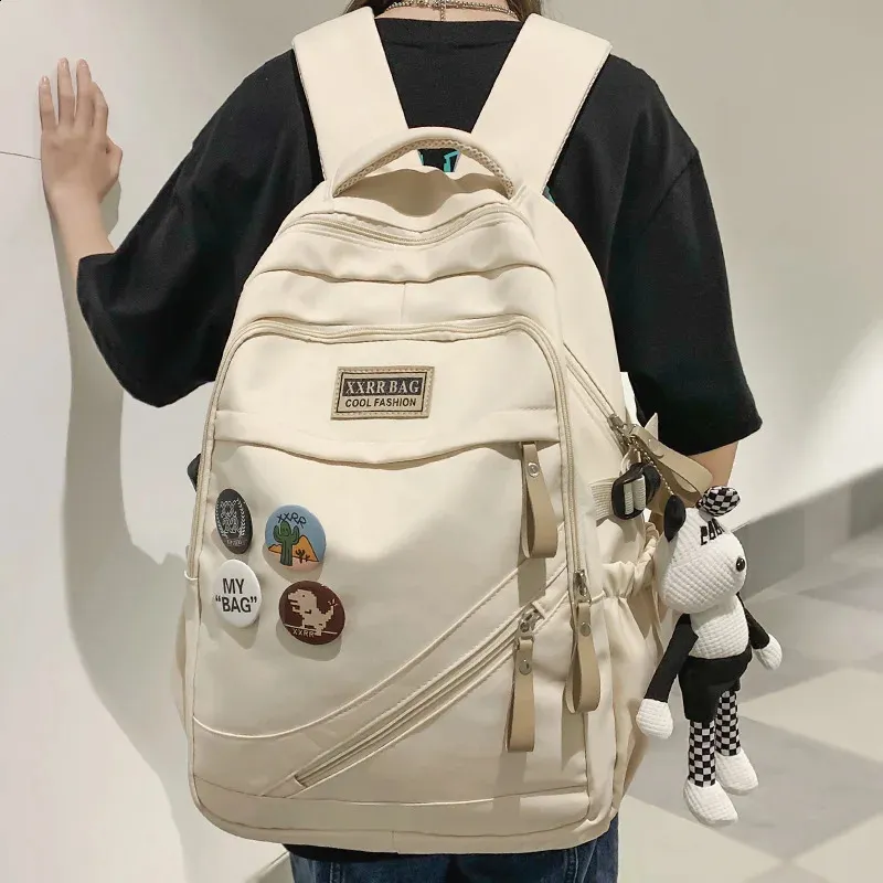 High Capacity Stylish Unisex Travel Badge School Bag: Cool Casual