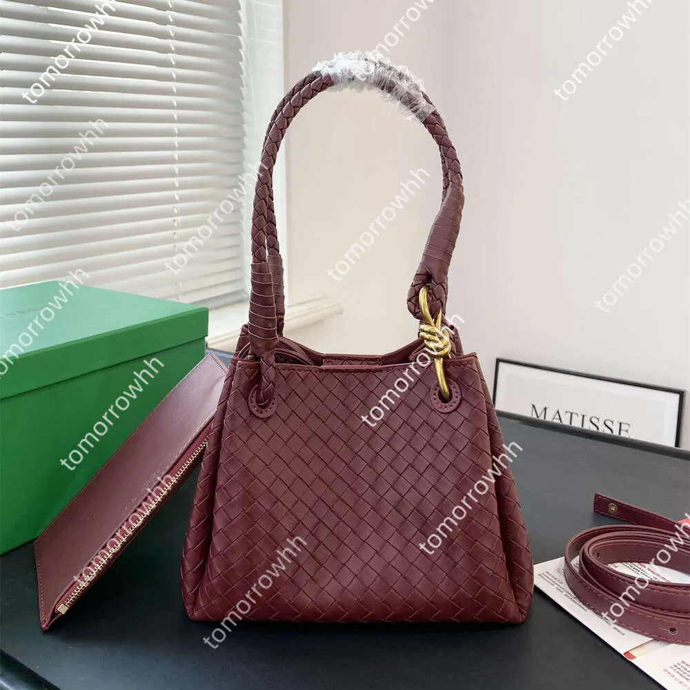 ハンドバッグ Parachute leather shoulder bag DHgate.com:Designer Handbag - Small Parachute Shoulder Bag