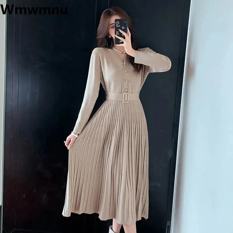 Elegant V-neck Pleated Knitted Floor-Length Dress Women Spring Korean  Casual Belt Vintage Short Sleeve 240816 from Dhgate Basic & Casual Dresses  - price 48.68