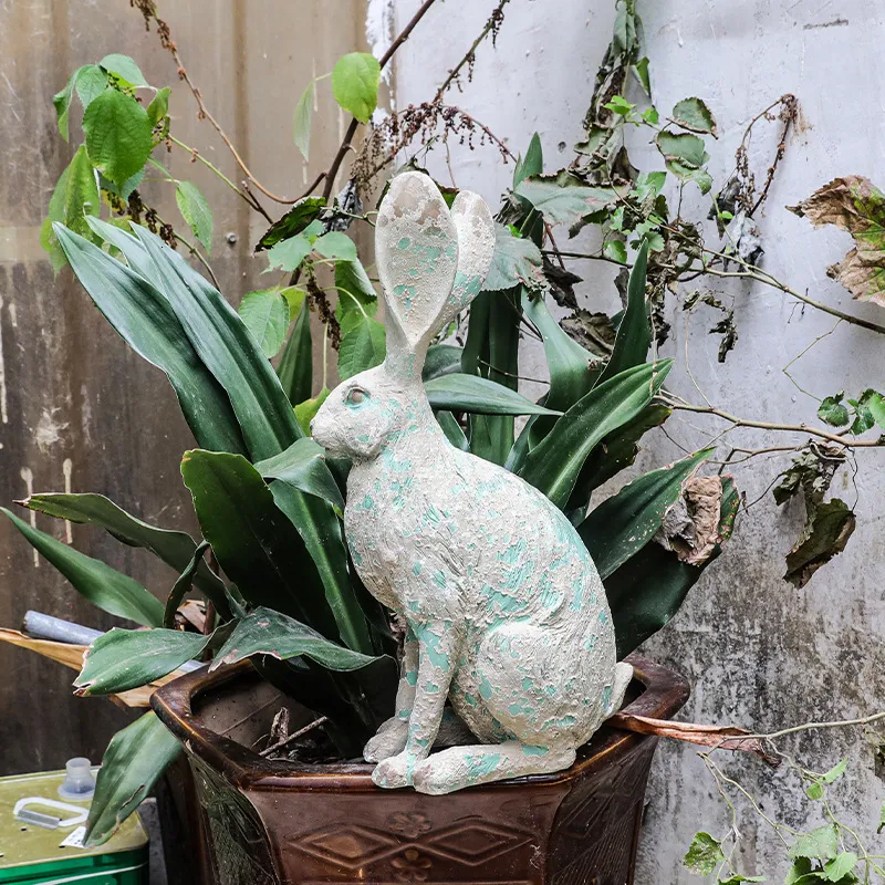 Vintage Rabbit Garden Decor: Charming Resin Bunny Ornament