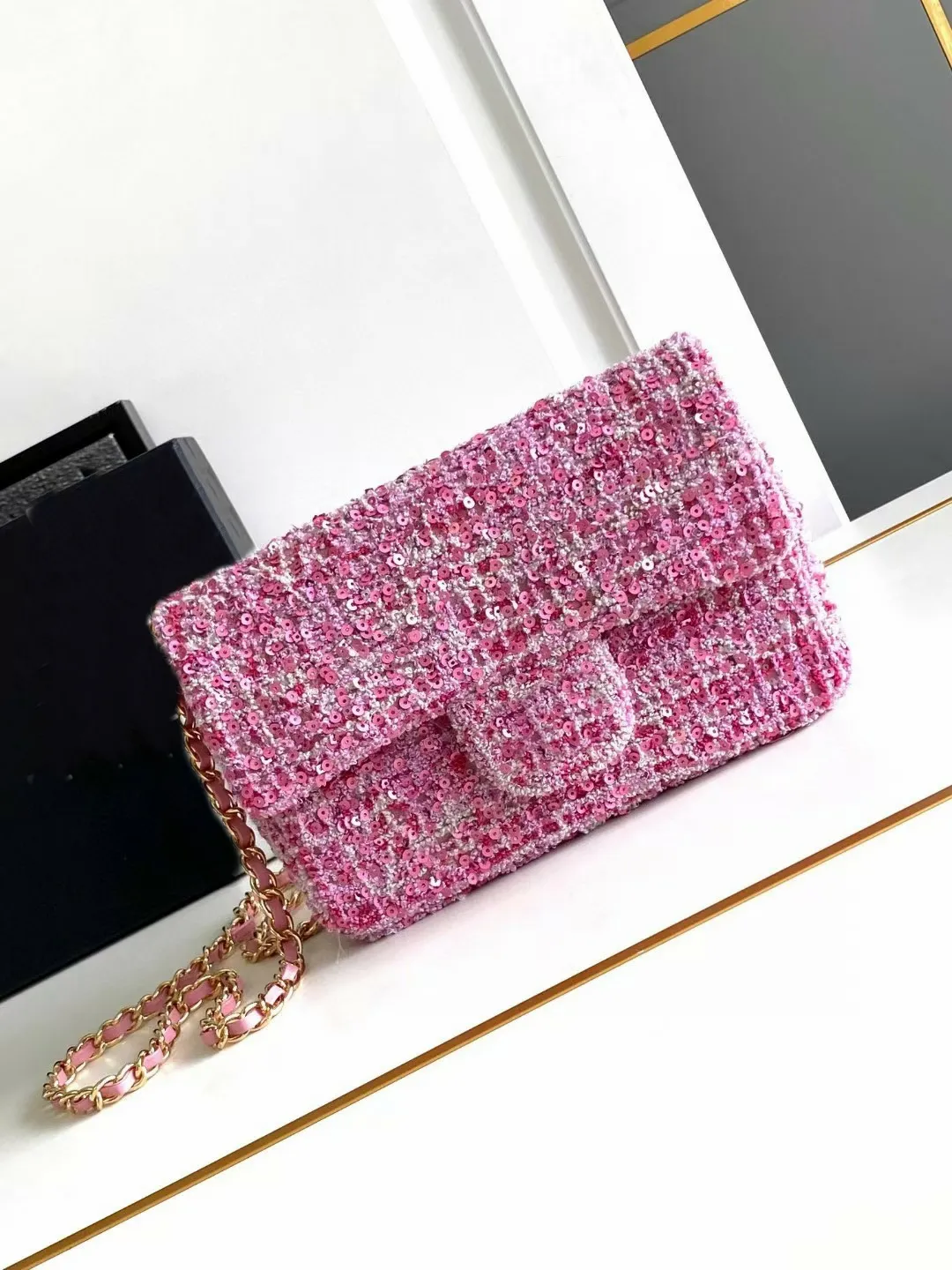 Gold Tone Tweed Shoulder Bag With Heavy Chains And Leather Lining Pink Tweed Beaded Sequins Classic Flap Design For Womens Evening Events And CF Dinner Purse 20cm From Lvvl bag 260.81