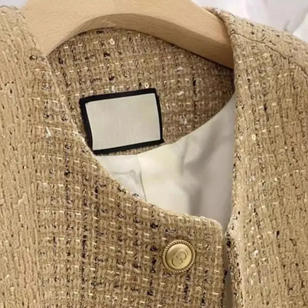 Elegant Tweed Crop Jacket: Spring/Autumn Socialite Style
