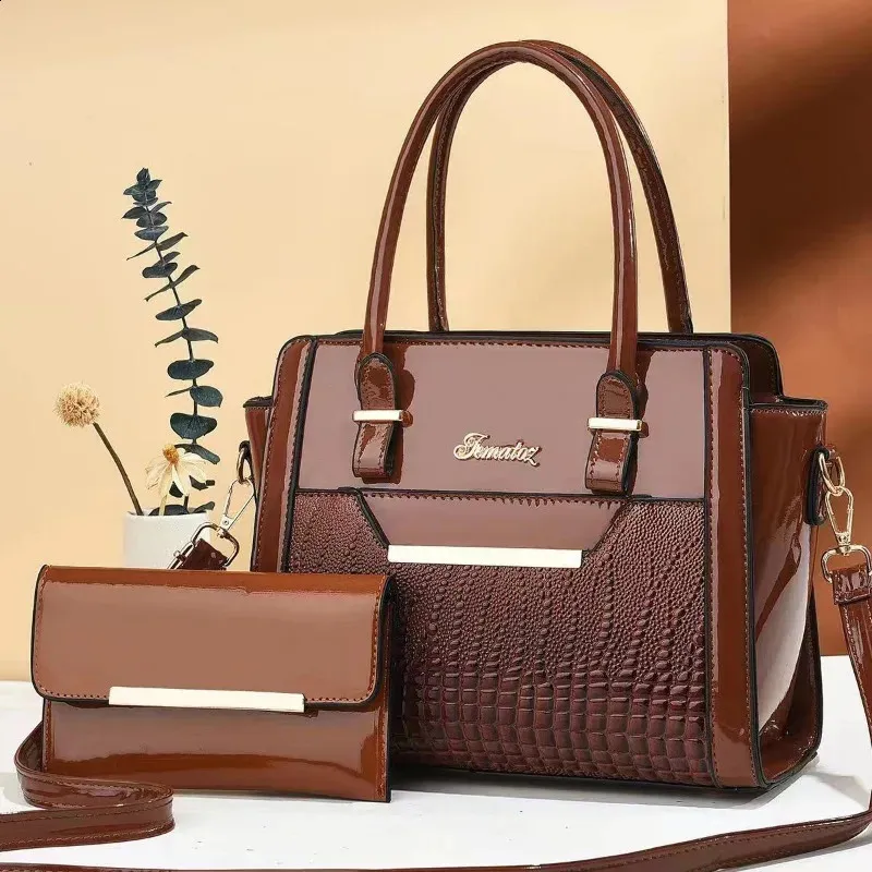 DHgate.com:Premium Leather Boston Handbag for Women with DHgate.com:Premium Leather Boston Handbag for Women with