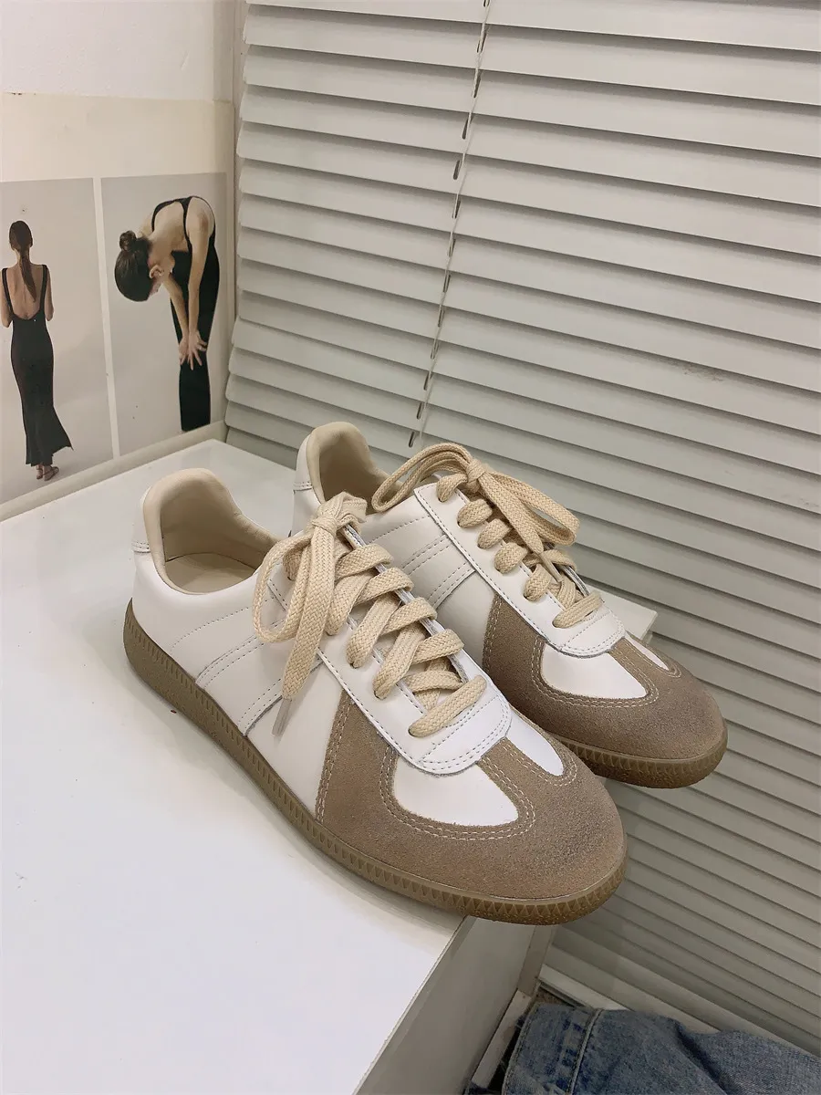 Luxurys Real Leather Women Casual Sneakers Silver Lace Up Athletic Shoes  Low Heels Lace Up Breath Tennis Flats Shoes For Designer Girls Party Boots  From Led169, $45.23 | DHgate.Com, image size:900x1200