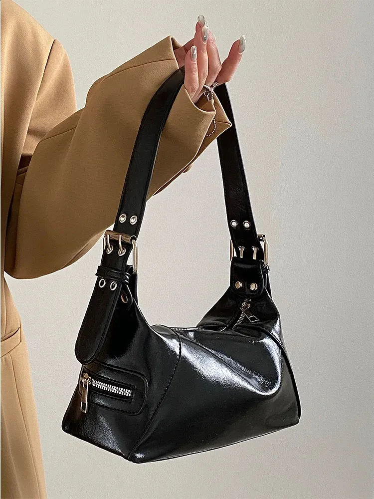 バッグ y2k archive shoulder bag charm labubu Best Cute Bag Charms: Labubu, Chiikawa, Mofusand & More