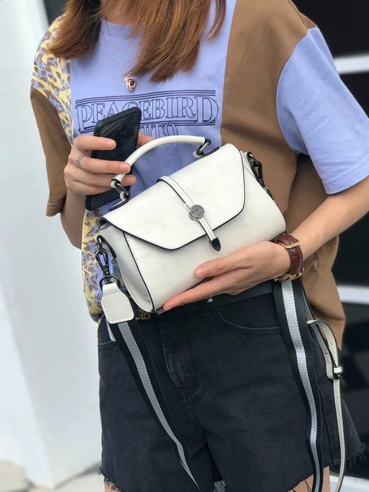 ショルダーバッグ・ポシェット BY FAR Women Messenger Bags 23CRMINRSBUDDLMED blue Stylish Leather women's shoulder handbags for Women