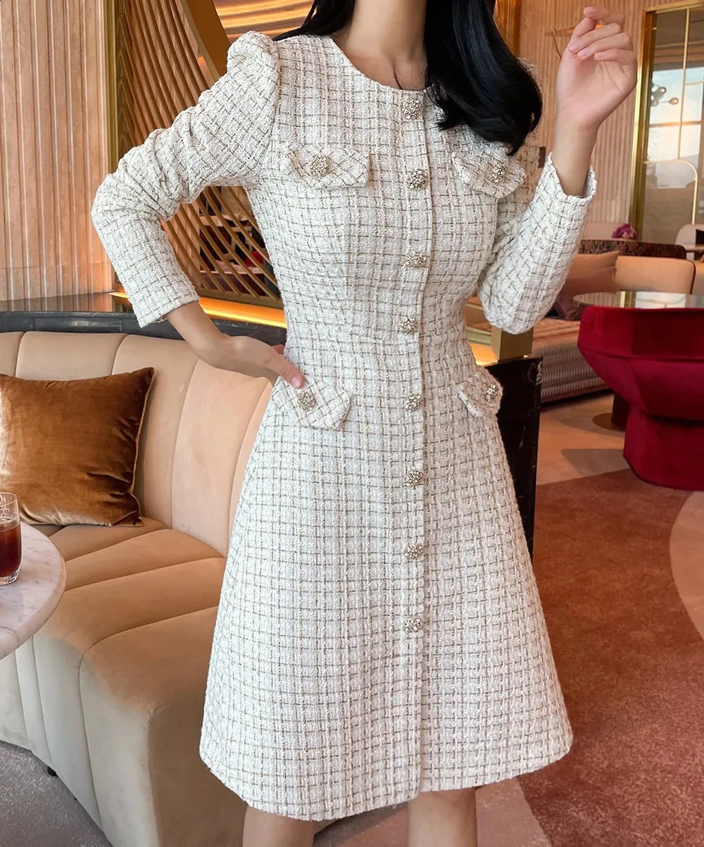 Chic Tweed Dress: Long Sleeve, Slim Fit, Perfect for Spring Chic Tweed Dress: Long Sleeve, Slim Fit, Perfect for Spring