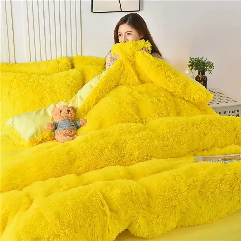 Winter Warm Four Piece Mink Velvet Fluffy Comforter Set With Winter Warm Four Piece Mink Velvet Fluffy Comforter Set With