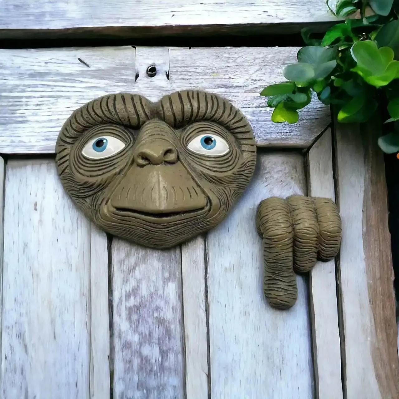 Decorative Resin Alien Statue for Patio Lawn and Garden Outdoor ...