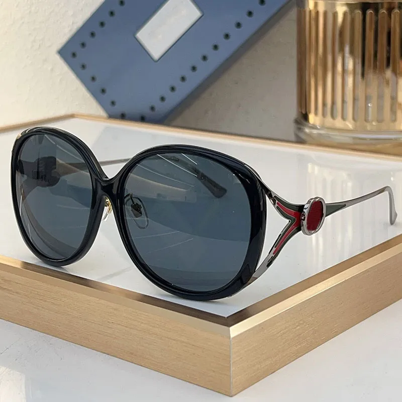 Oval Sunglasses With Gold Metal Frames Lightweight Designer Sun