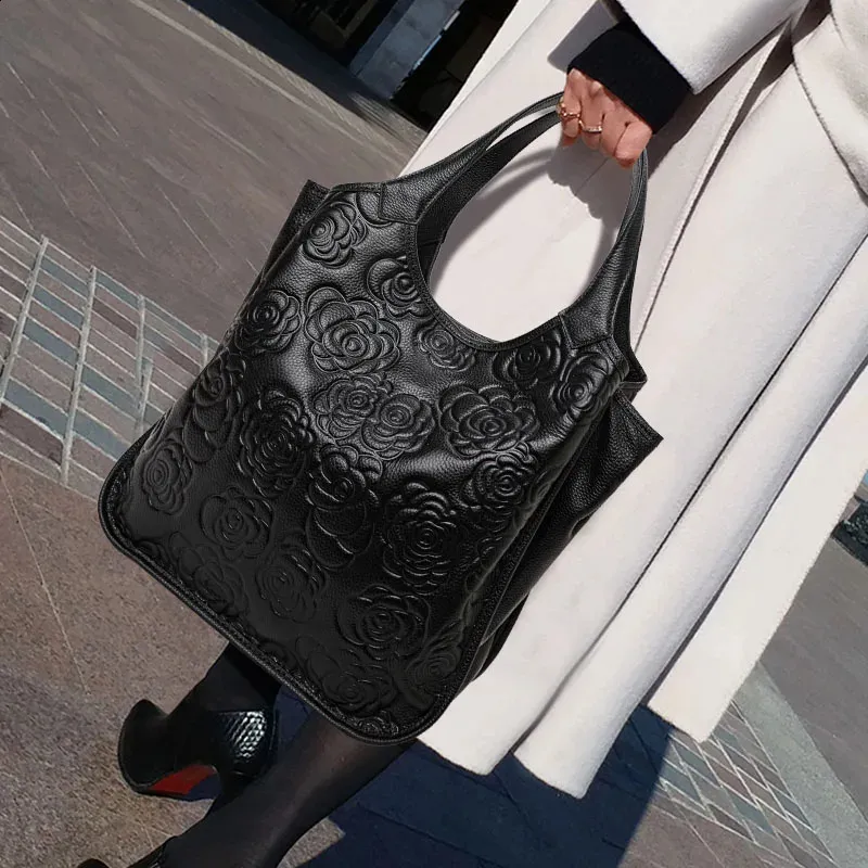 Cowhide Leather Fashion Handbag For Women Versatile  display picture 1