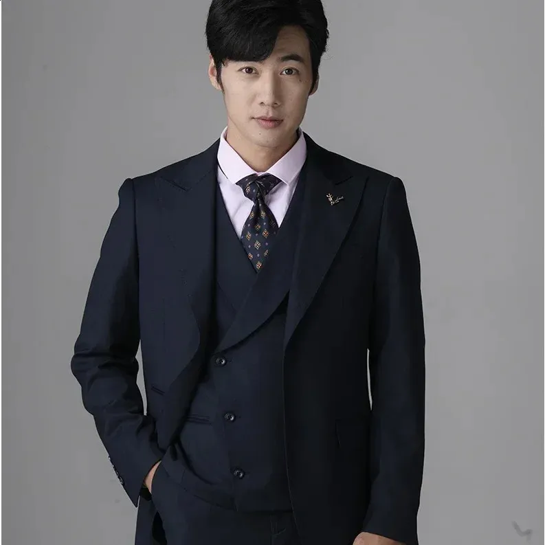 Trajes Comerciales Para Hombres Personalizados A Medida: Ajuste