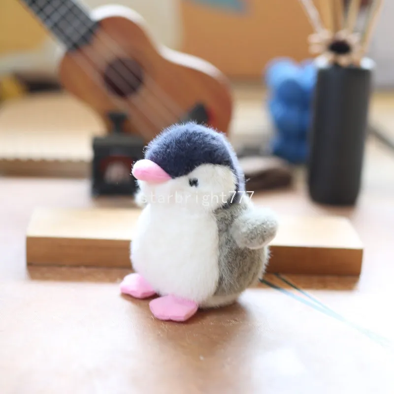 漫画のペンギンのぬいぐるみキーチェーン かわいいバッグペンダントと