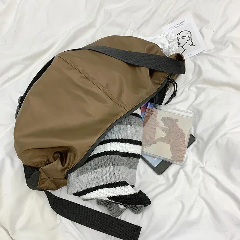 GUESS ショルダーバッグ バッグ GIULLY Top Zip Shoulder
