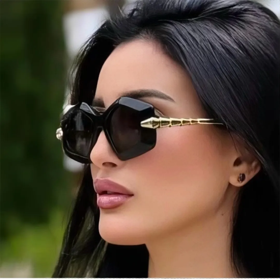 Vintage Butterfly Shape Sunglasses for Women with UV400  display picture 3