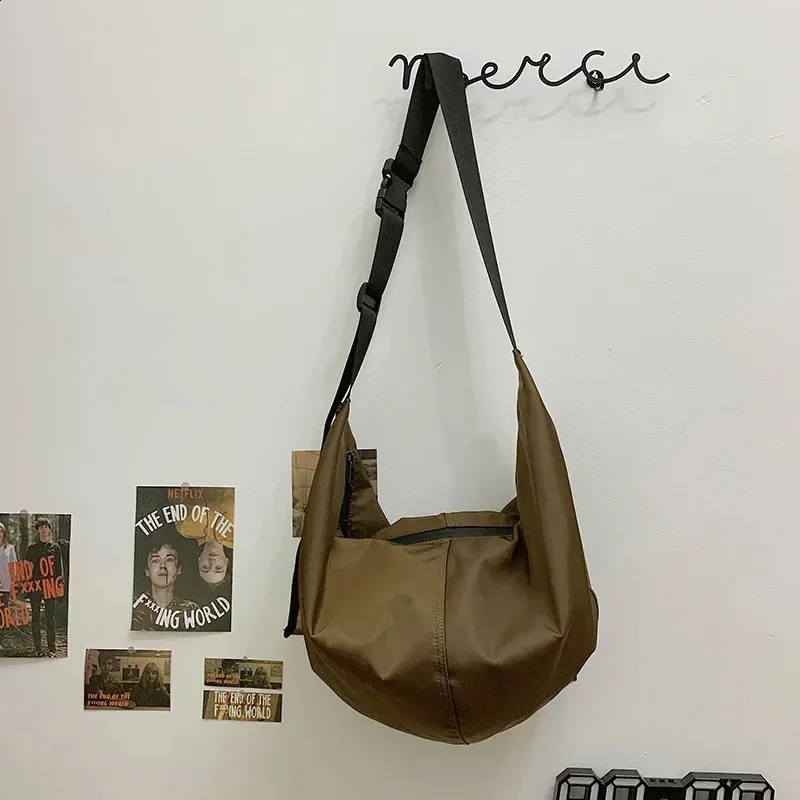 【SATIIIZ】Limb nylon big cross bag DHgate.com:Spacious Nylon Crossbody Bag: Lightweight