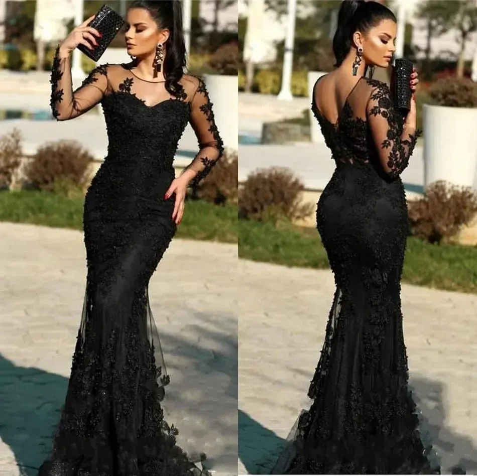 Alluring Black Mermaid Evening Gown: O-Neck Appliques with
