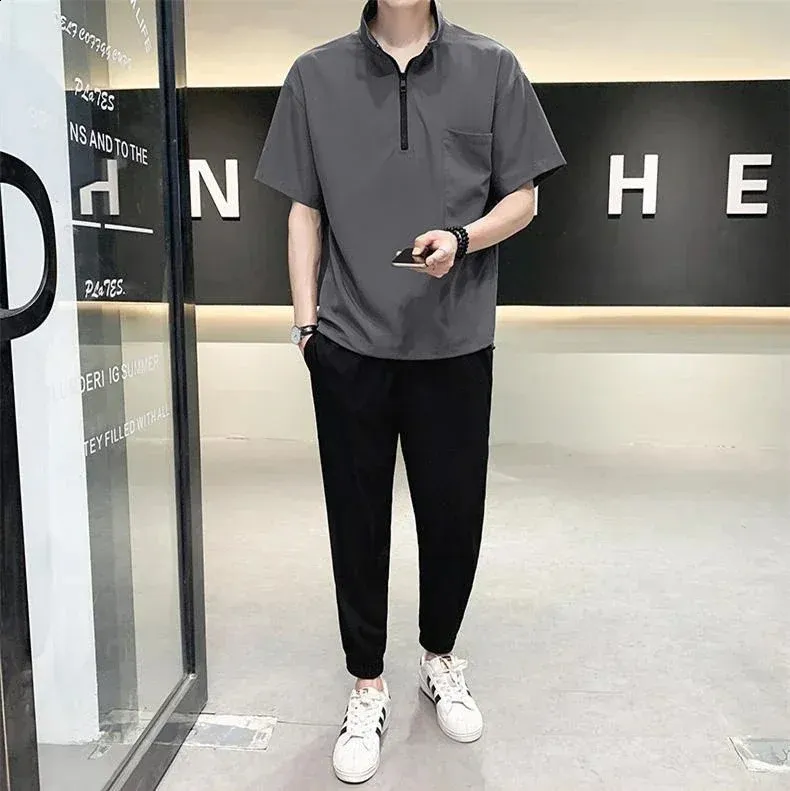 DHgate.com:Mens Activewear Set: Plain T-Shirt & Sports