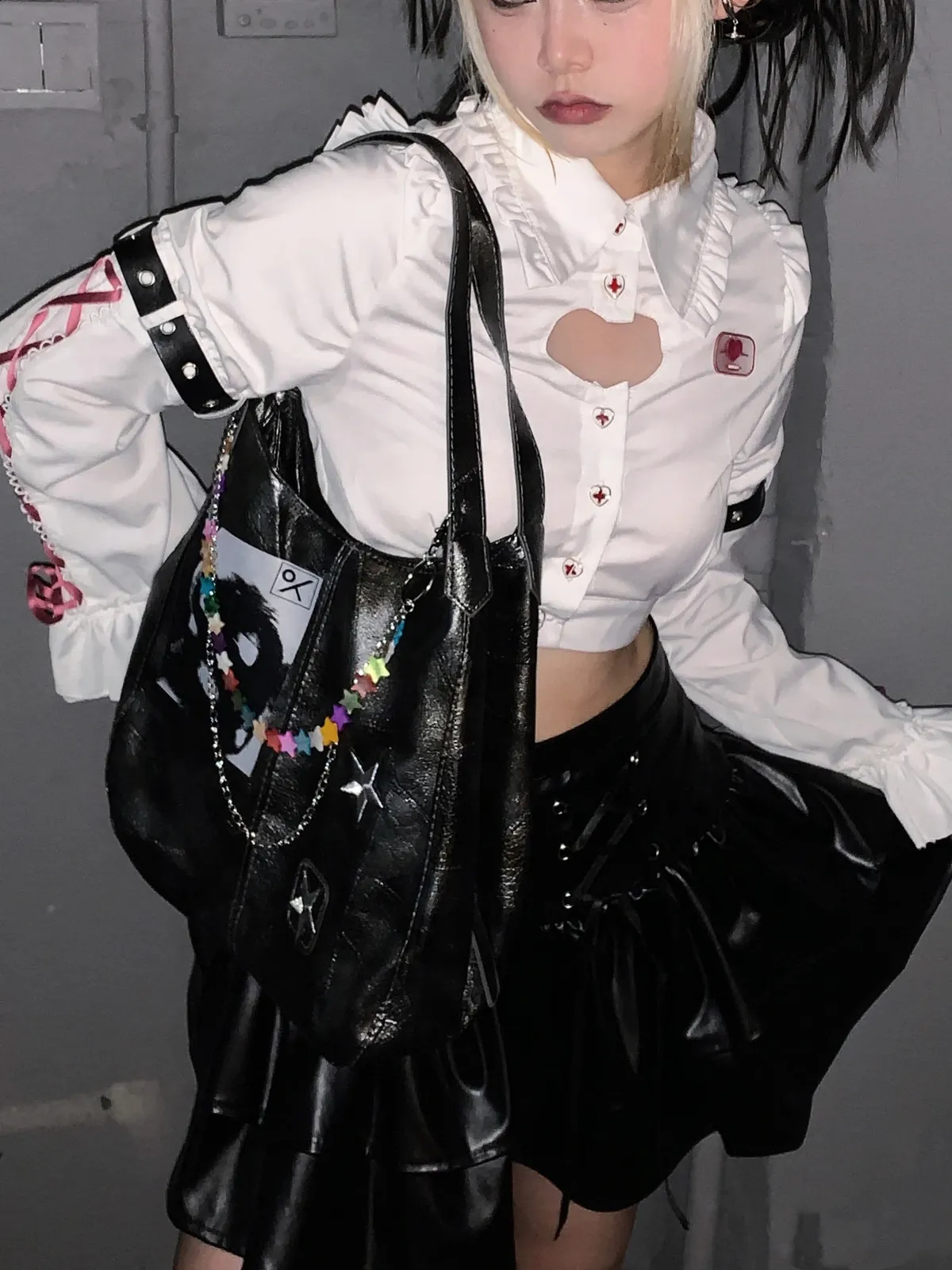 DHgate.com:2024Gothic Starry Sky Skull Crossbody Bag: Punk