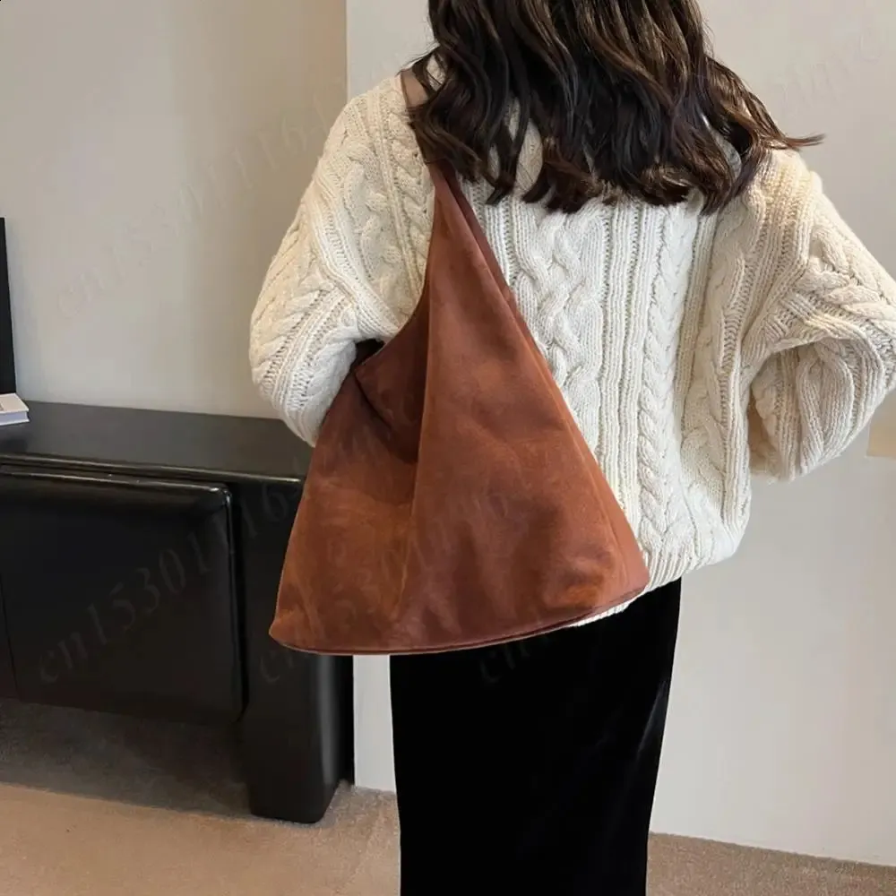 【EMIS】SUEDE SHOULDER BAG /追跡付 Shoulder bag WAVE Leather Suede | sage | Standard | Anz