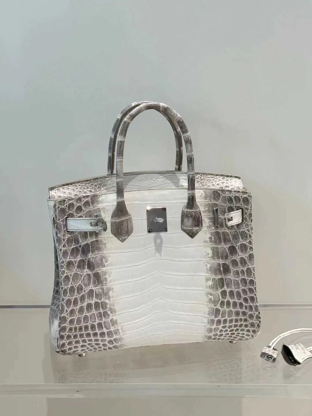 DHgate.com:Premium Crocodile Leather Handbag: Handcrafted