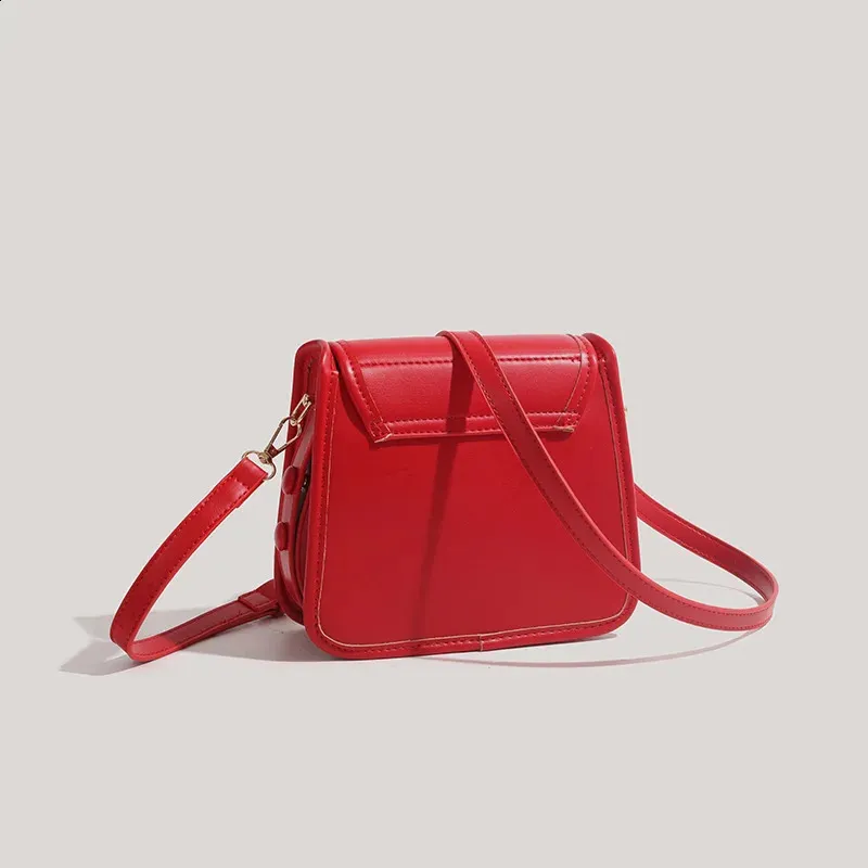 OVHEE Harri Cross Bag Red/クロスバッグ 斜め掛け 韓国 DHgate.com:Retro Red Crossbody Bag: Lightweight, Magnetic