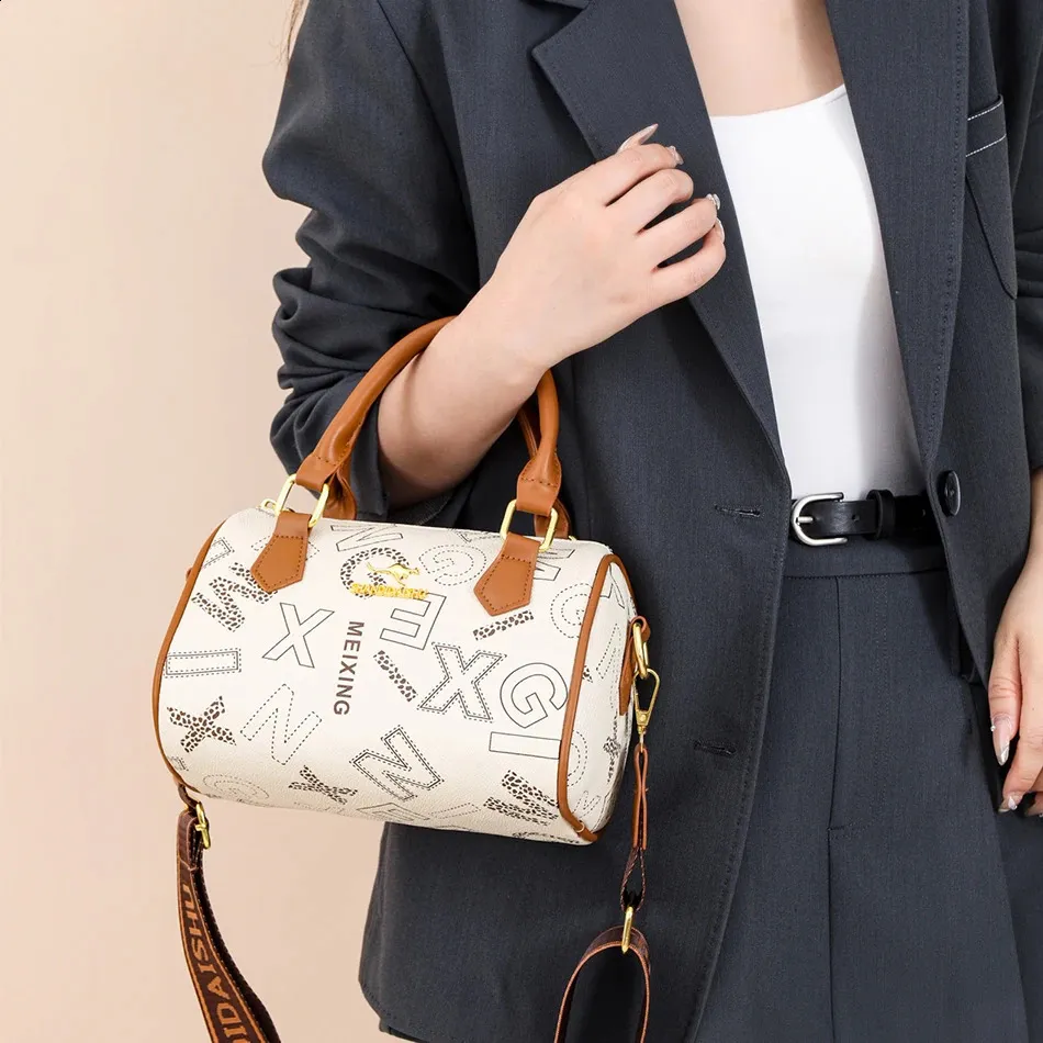 DHgate.com:Womens Classic PU Leather Crossbody Bag - Stylish DHgate.com:Womens Classic PU Leather Crossbody Bag - Stylish