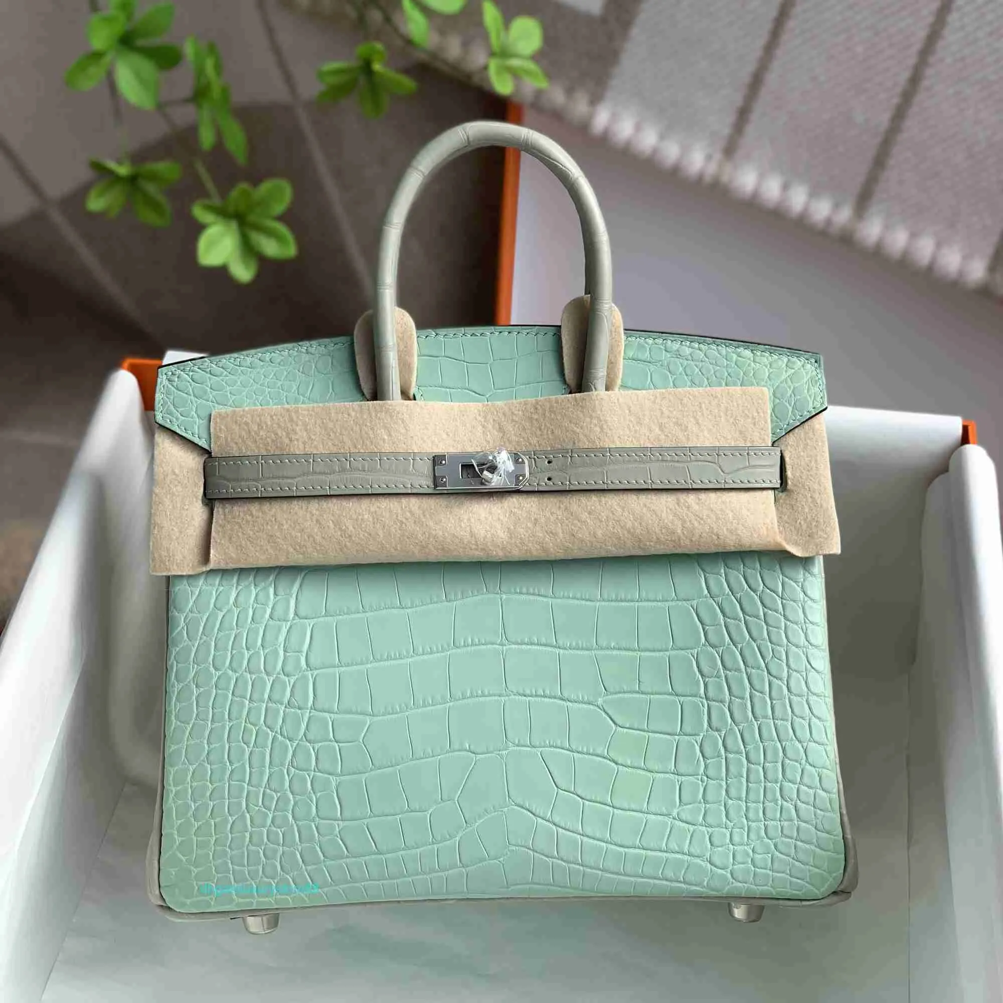 Économisez gros sur les achats en gros de Sacs À Main En Cuir De Crocodile  Noir Sac À Main En Cuir De Crocodile Authentique |Fil De Cire De Platine