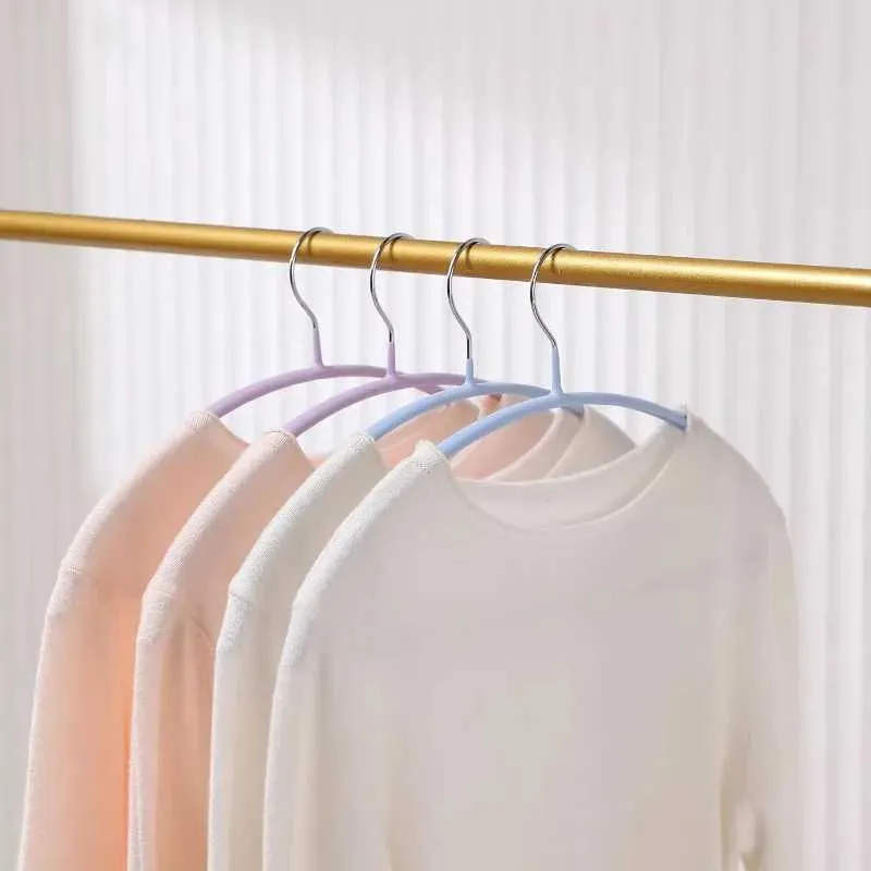 Shoulder Bumps How To Hang A Jumper Shoulder Bumps Folding Sweater