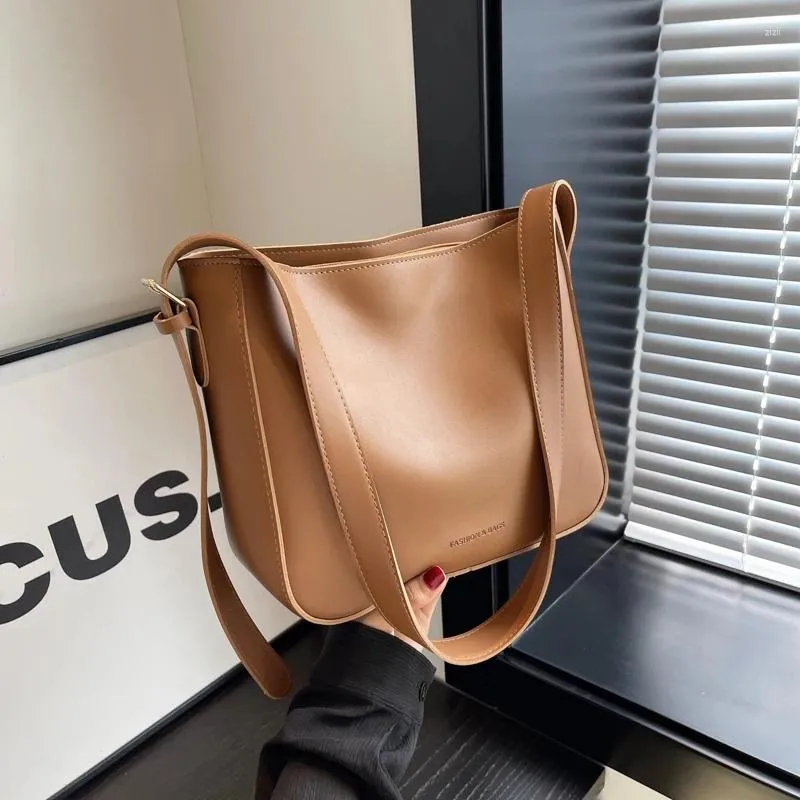 Borsa A Tracolla Donna In TPU, Modello Secchiello, Con Patta E Cerniera, Colore Nero - 5