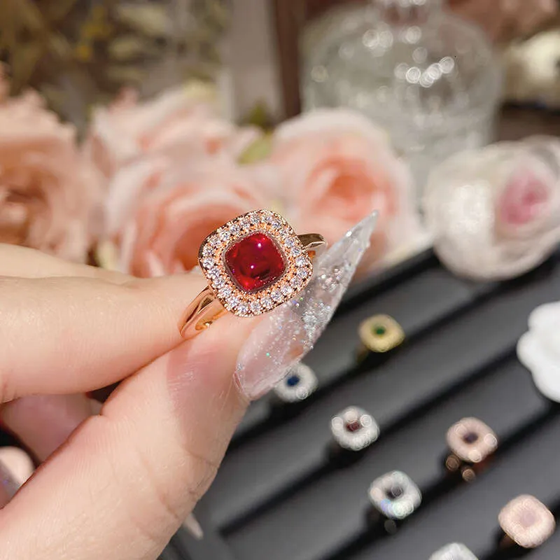 Simple gold finger ring deals