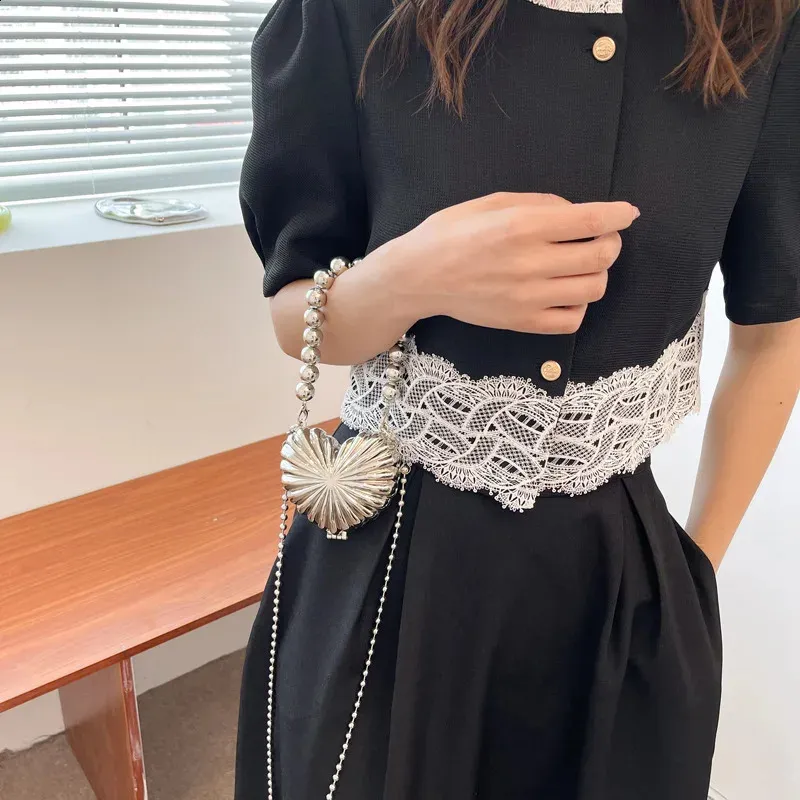 【AAKE】HEART BEAD CROSSBODY BAG DHgate.com:Pearl Beaded Mini Heart-shaped Crossbody Bag for