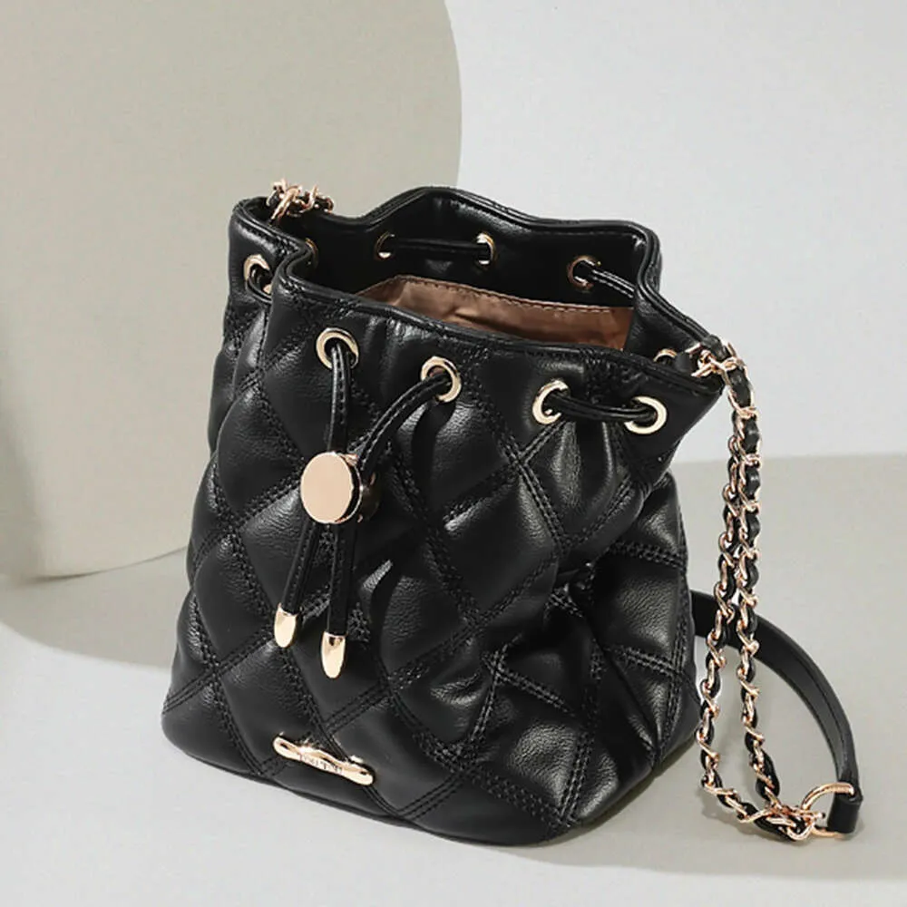 ★TOUT Y EST★ W CHAIN CROSS BAG BLACK FEQRABA801M Inez Chain Crossbody - Black | Oroton