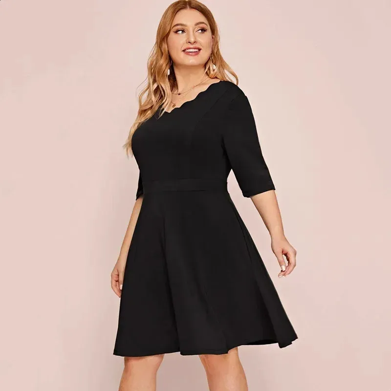 Elegant Plus Size Half Sleeve A-Line Dress with Scoop Neck for Spring and Autumn - Black Fit and Flare for Women's Work and Office Attire (Size 240822
