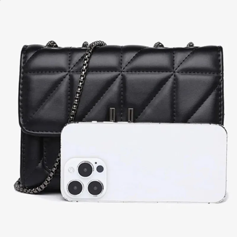 DHgate.com:Quilted Leather Flap Shoulder Bag: Classic