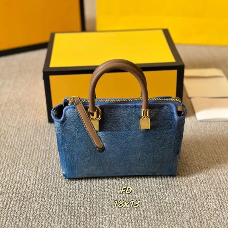 Trendy tote bags 2018 sale