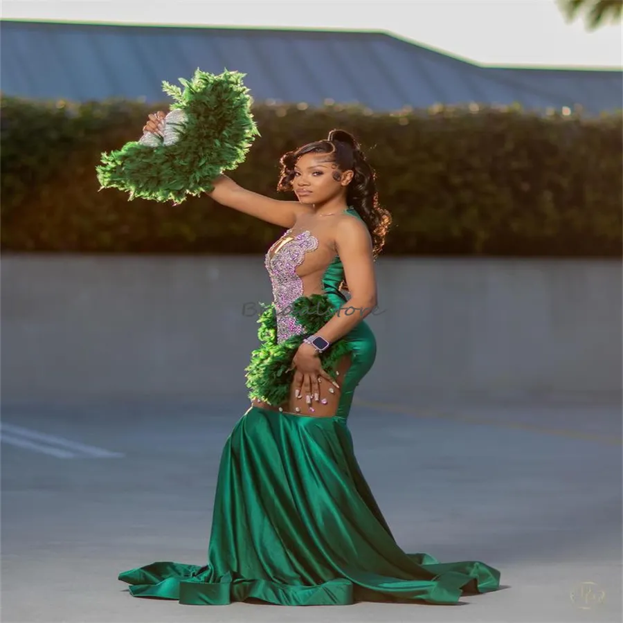 Plus Size Emerald Green Trumpet Evening Gown with Crystal Beaded Feather Embellishments from Dhgate Prom Dresses - price 163.62 Plus Size Emerald Green Trumpet Evening Gown with Crystal Beaded Feather Embellishments from Dhgate Prom Dresses - price 163.62
