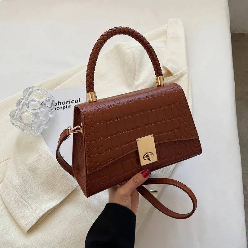 DHgate.com:Retro-Chic Crossbody Bag: Womens Shoulder Handbag