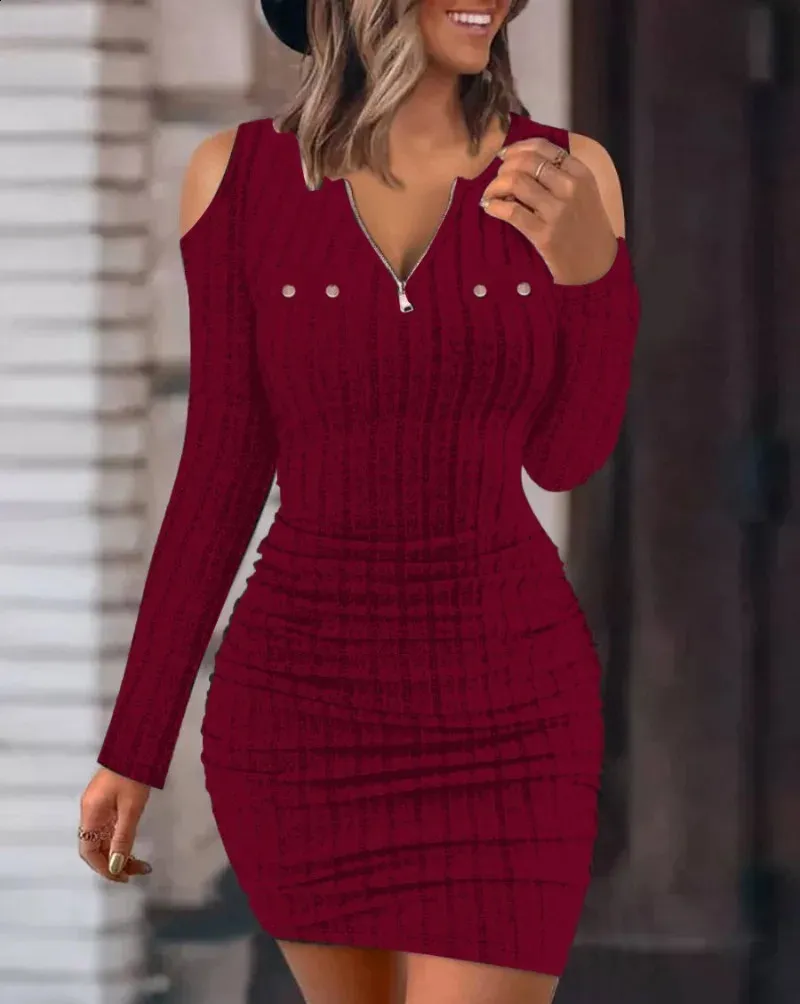green emerald velvet dress Lilgiuy Tight Sleeved Maxi Dress – Boiilife main image 1