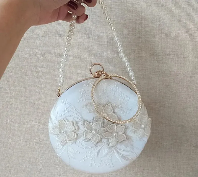 Embroidered Round Retro Flower Clutch Bag for Ladies Night