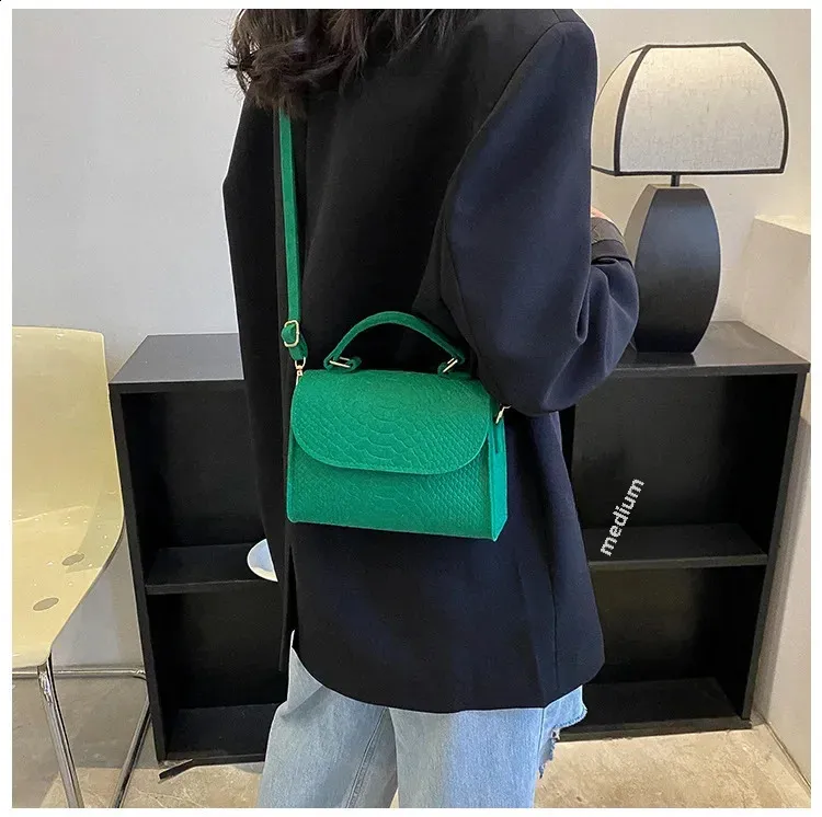 ☆BunBunさま専用です☆Lサイズ ダークネイビーシュリンク カスタム DHgate.com:Shop Now: Premium Quality Small Shoulder Bag with